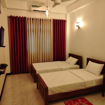 Diora Hotel Ratnapura Extérieur photo