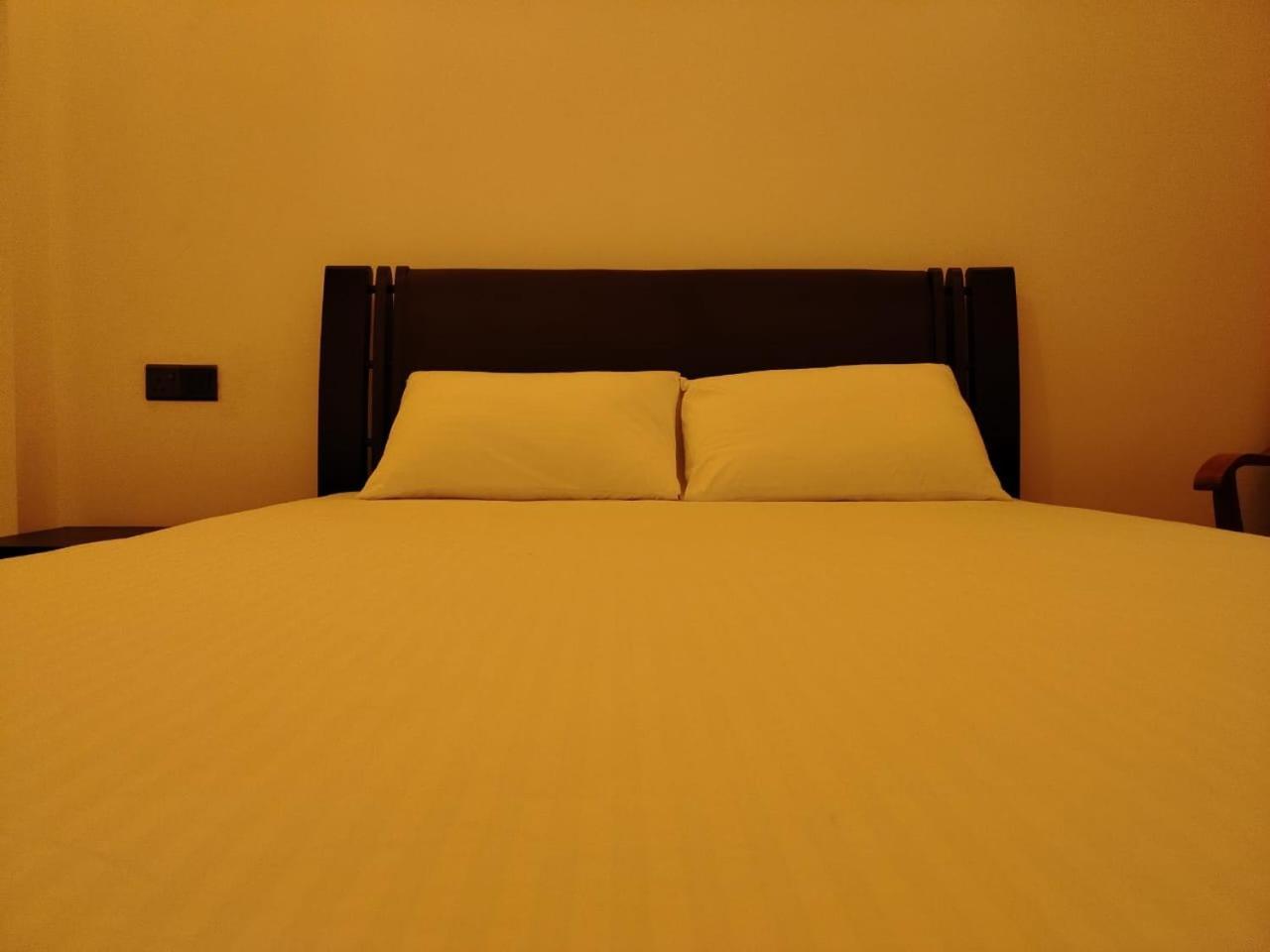 Diora Hotel Ratnapura Extérieur photo