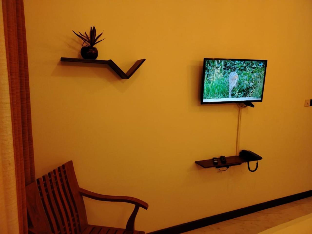 Diora Hotel Ratnapura Extérieur photo
