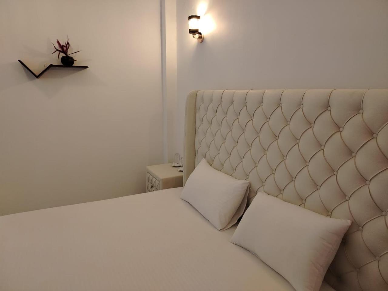 Diora Hotel Ratnapura Extérieur photo
