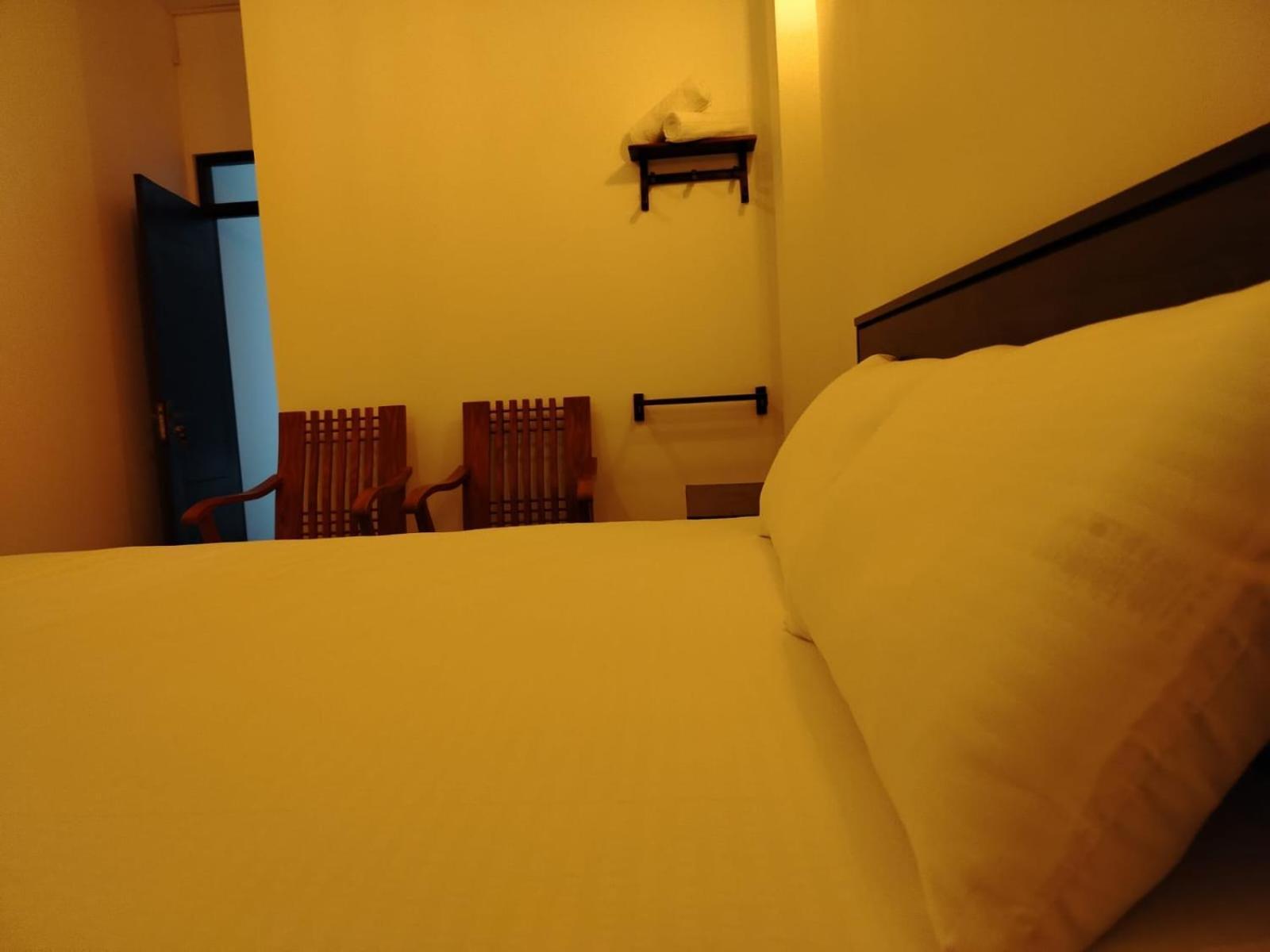 Diora Hotel Ratnapura Extérieur photo