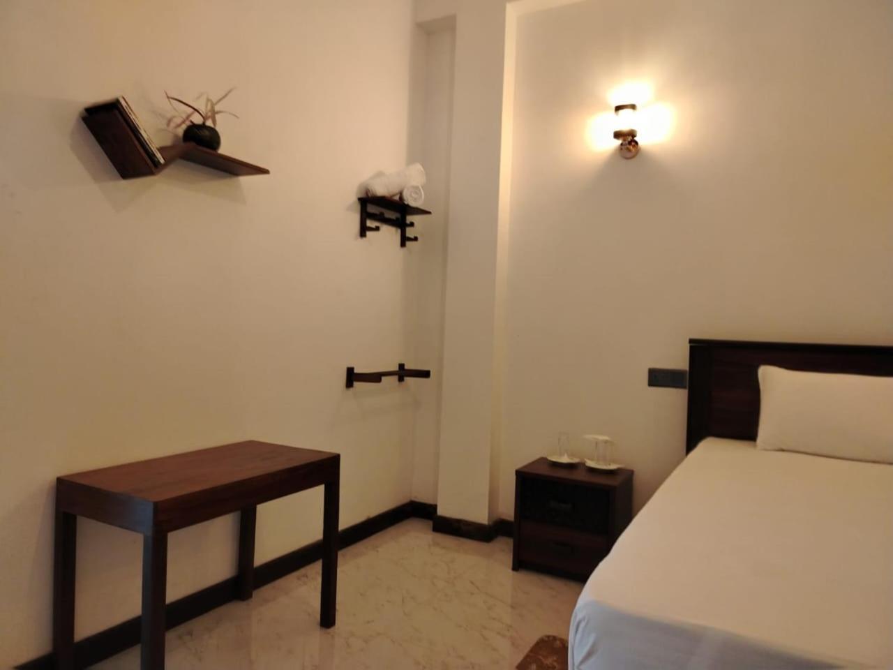 Diora Hotel Ratnapura Extérieur photo