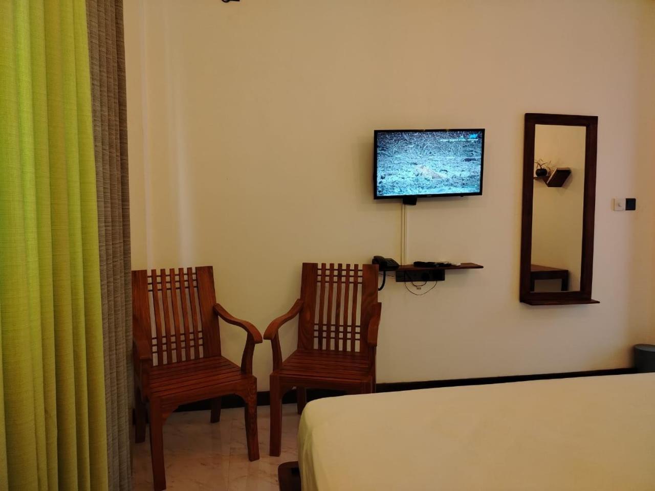 Diora Hotel Ratnapura Extérieur photo