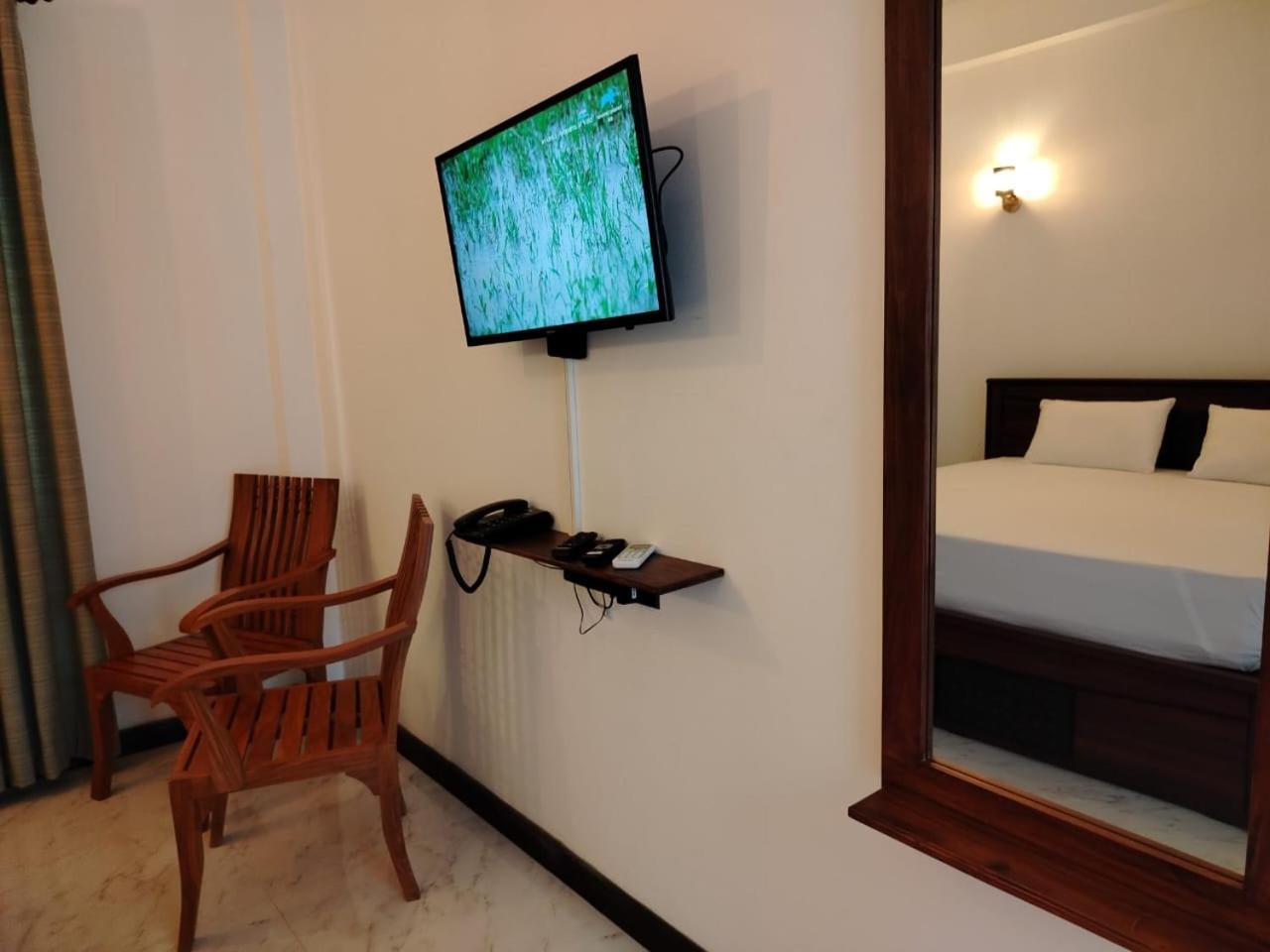 Diora Hotel Ratnapura Extérieur photo