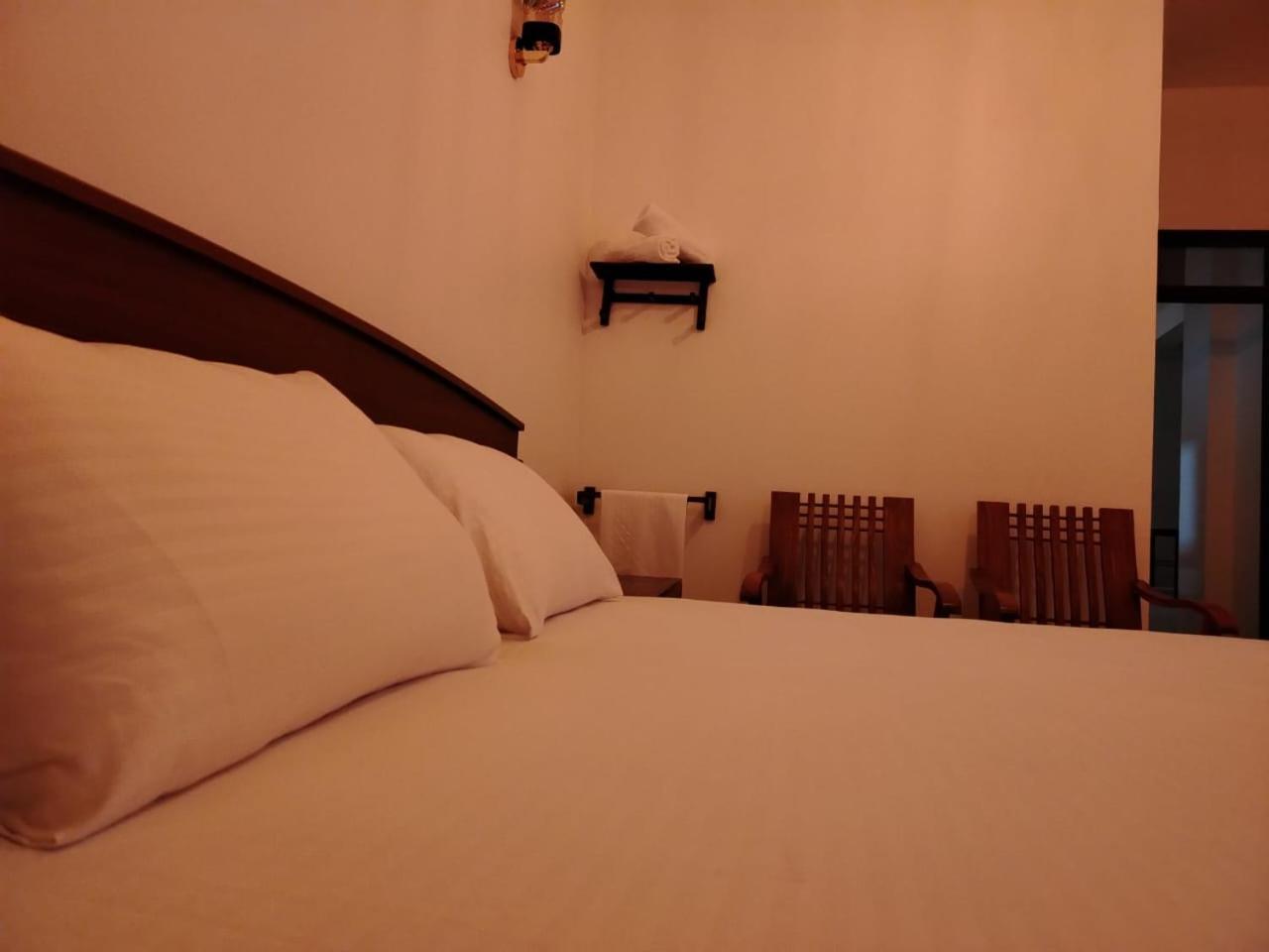 Diora Hotel Ratnapura Extérieur photo