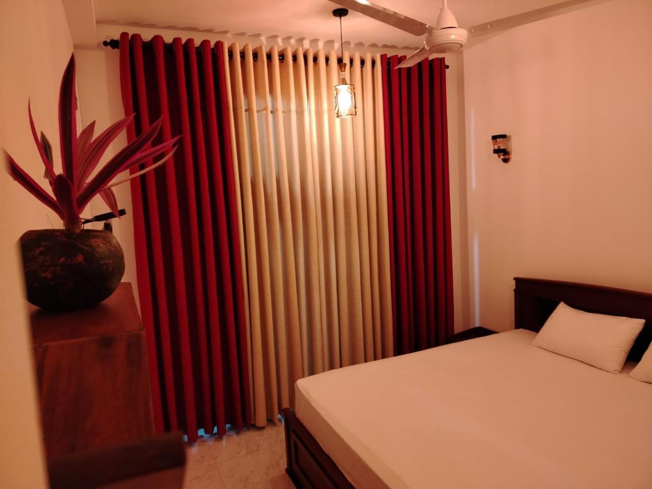Diora Hotel Ratnapura Extérieur photo