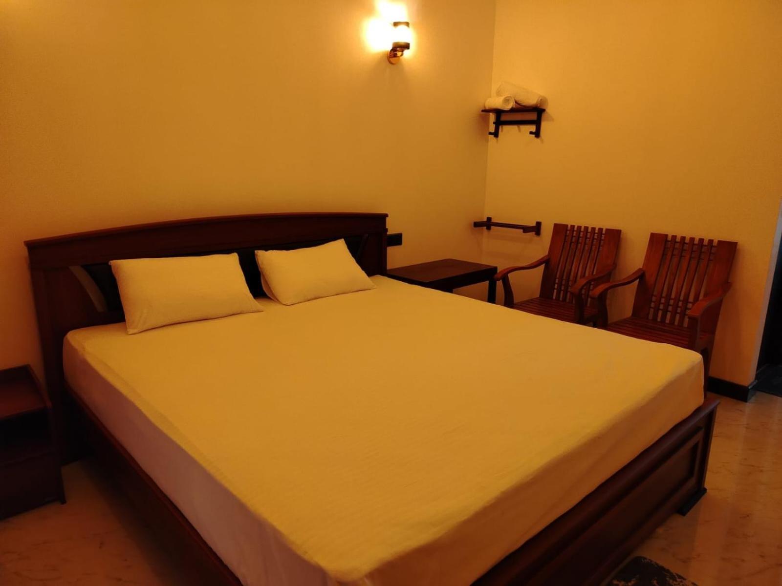 Diora Hotel Ratnapura Extérieur photo