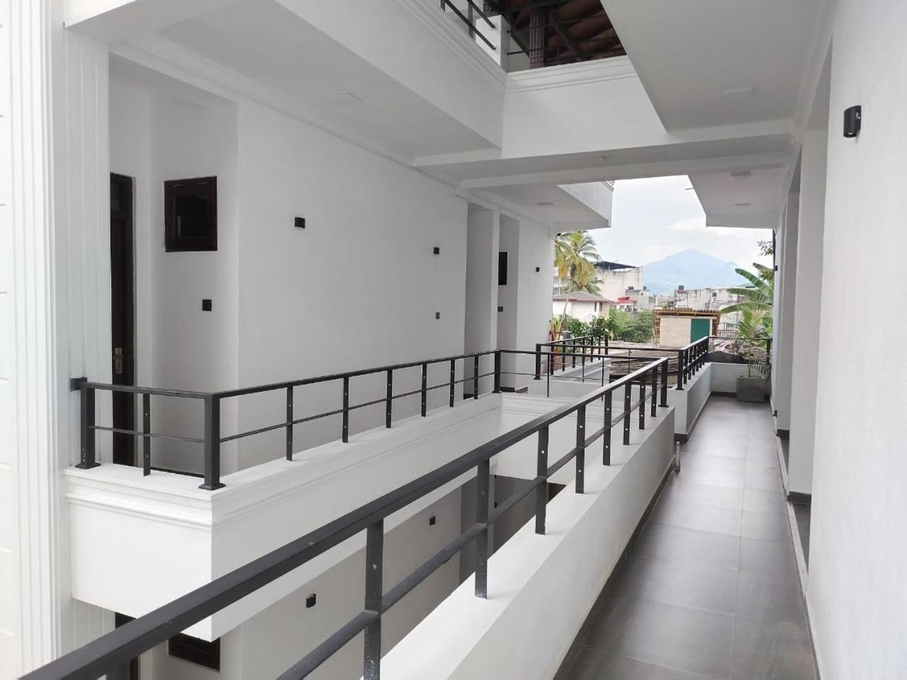 Diora Hotel Ratnapura Extérieur photo