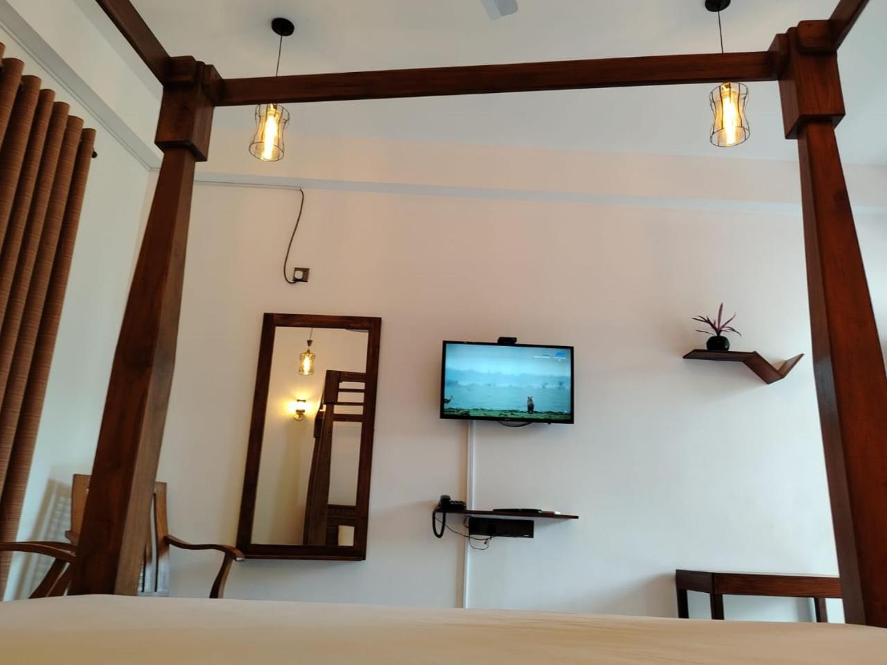 Diora Hotel Ratnapura Extérieur photo