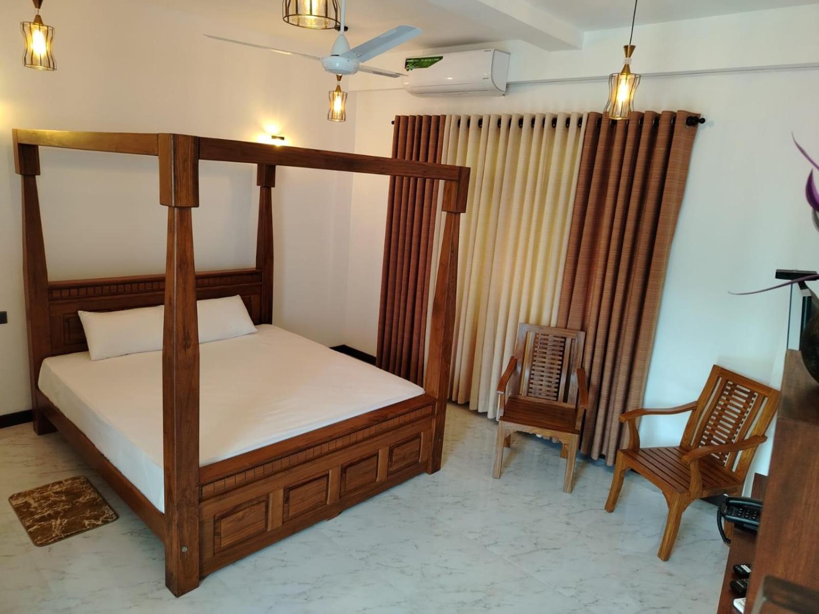 Diora Hotel Ratnapura Extérieur photo