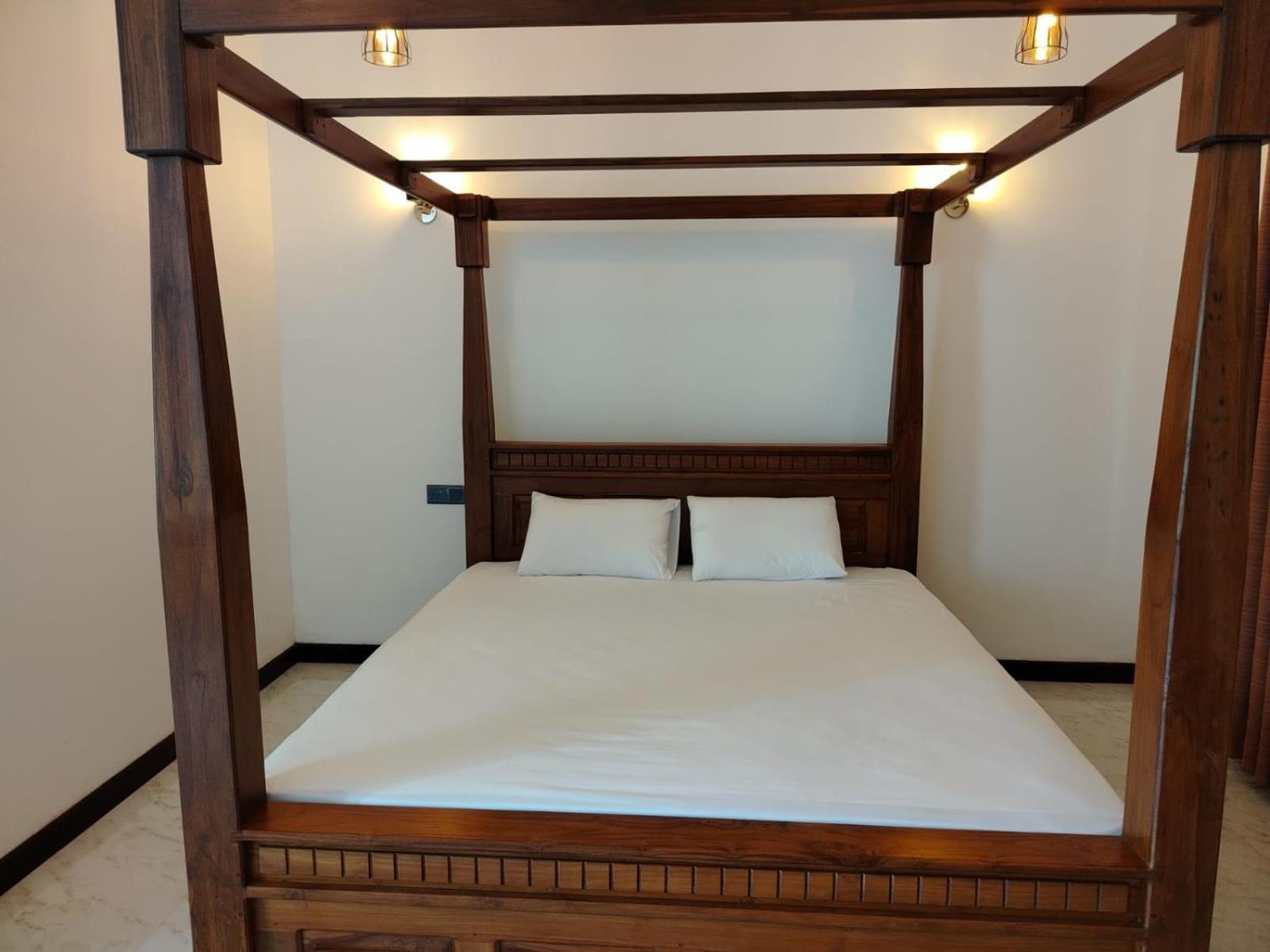 Diora Hotel Ratnapura Extérieur photo
