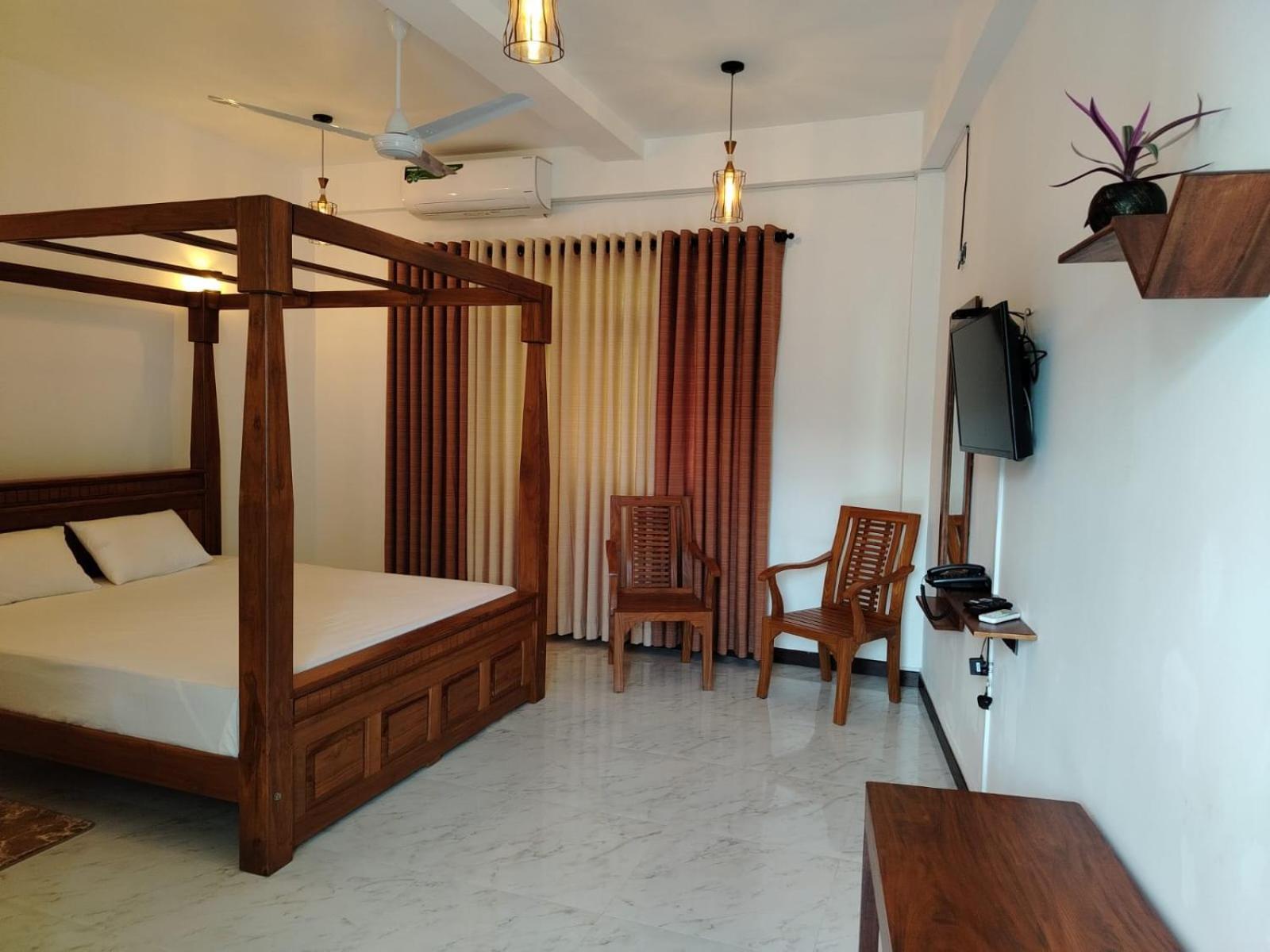 Diora Hotel Ratnapura Extérieur photo